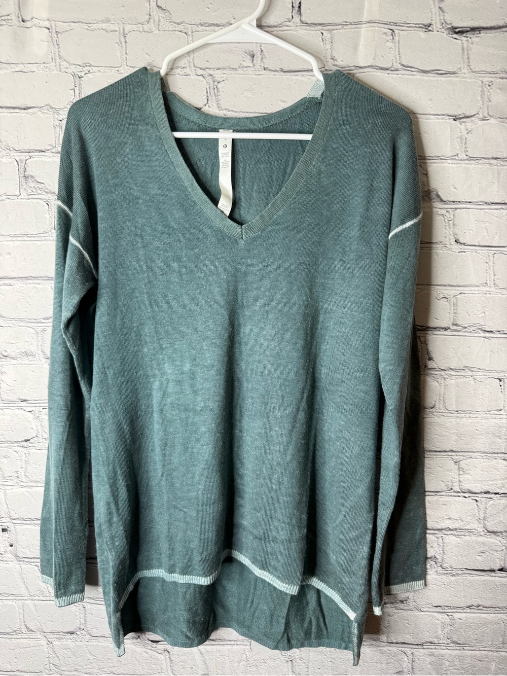 Lululemon cashlu v neck sweater size 6